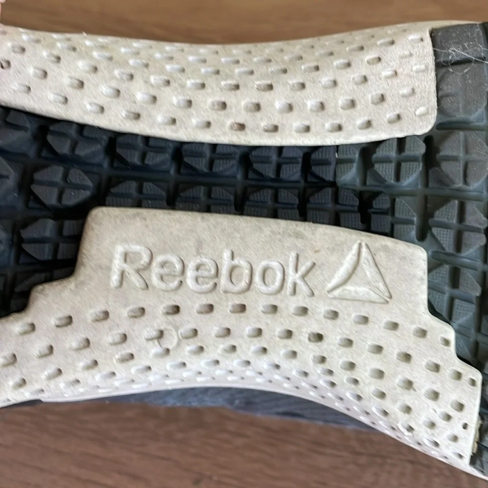 REEBOK GRAY SNEAKERS Size 9.5